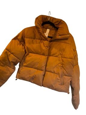 NWOT Alo Yoga Gold Rush Puffer Jacket Size: XS